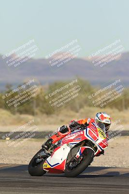 media/Nov-02-2025-CVMA (Sun) [[337aff29ab]]/Race 17-Amateur Supersport Middleweight/
